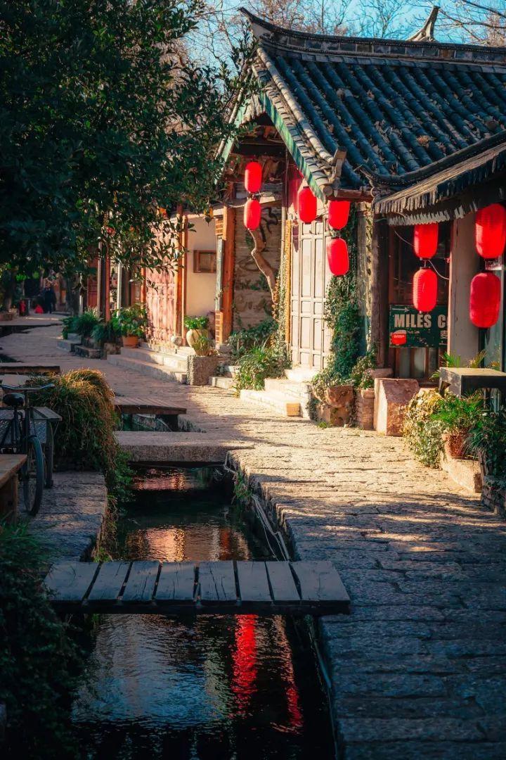匆忙离开